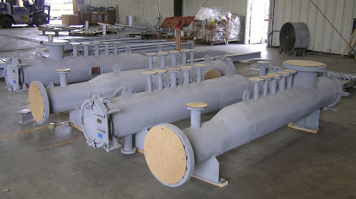 Carbon steel pig launcher with quick-opening closure fabricated by Sweco Fab